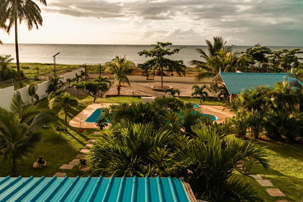 Stella Marris Beachfront Villa Pointe aux Sable Extérieur photo